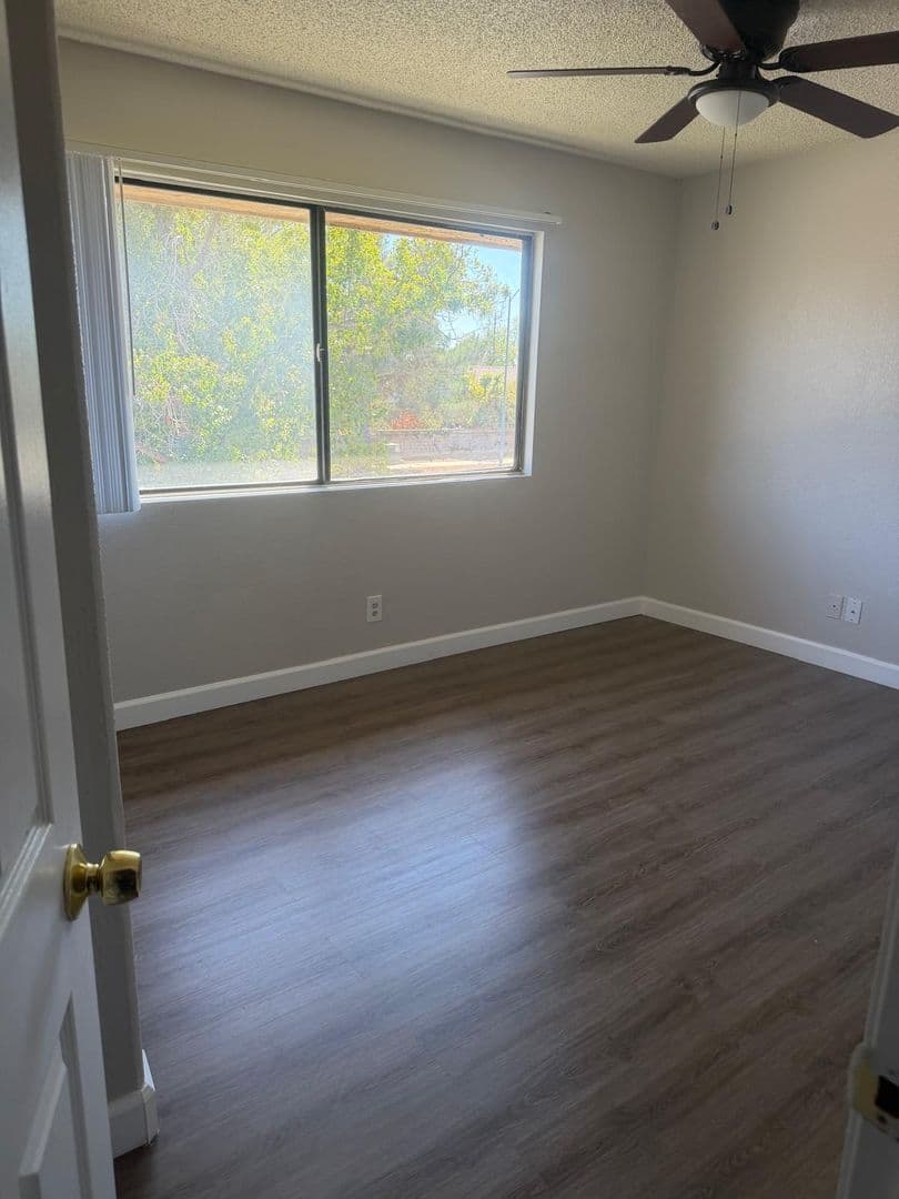 Banning Apartment: 5001-5059 W Wilson St