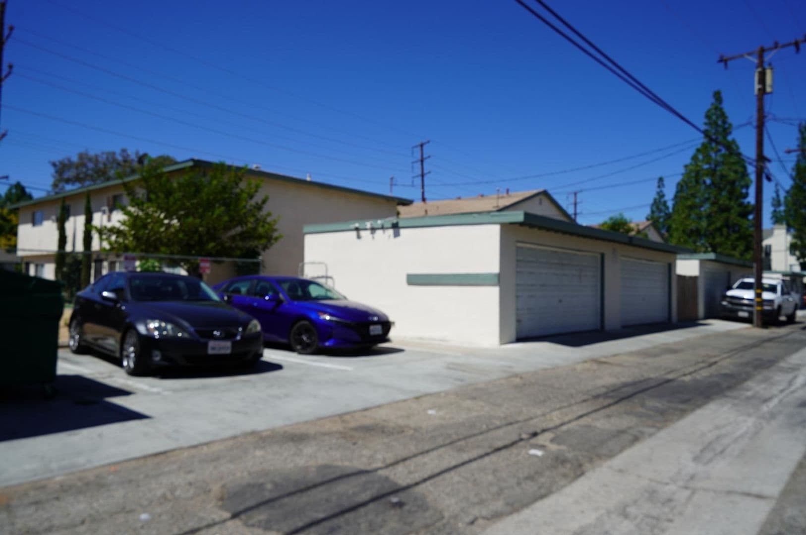 Corona Apartment: 461-587 River Rd