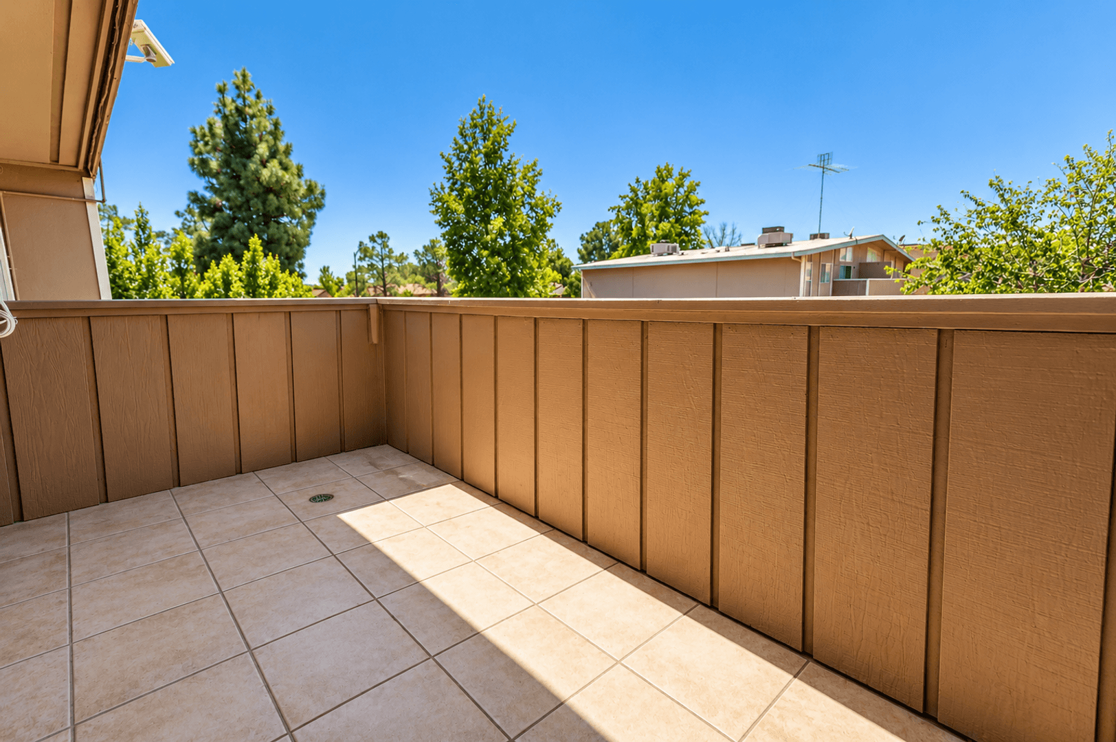 Banning Apartment: 5001-5059 W Wilson St