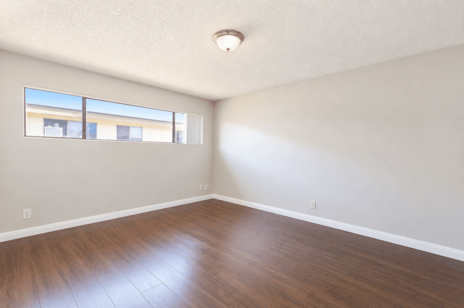 Upland Apartment: 571 E Richland St
