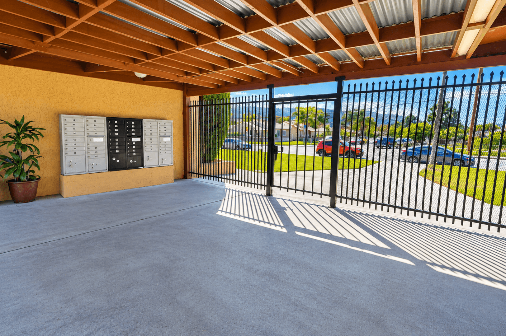 Pomona Apartment: 766-812 S. Dudley St..