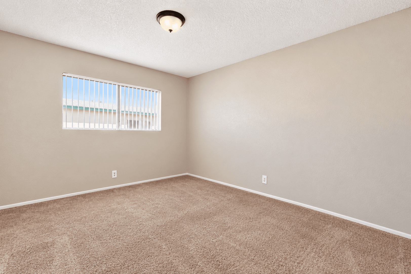 Corona Apartment: 461-587 River Rd