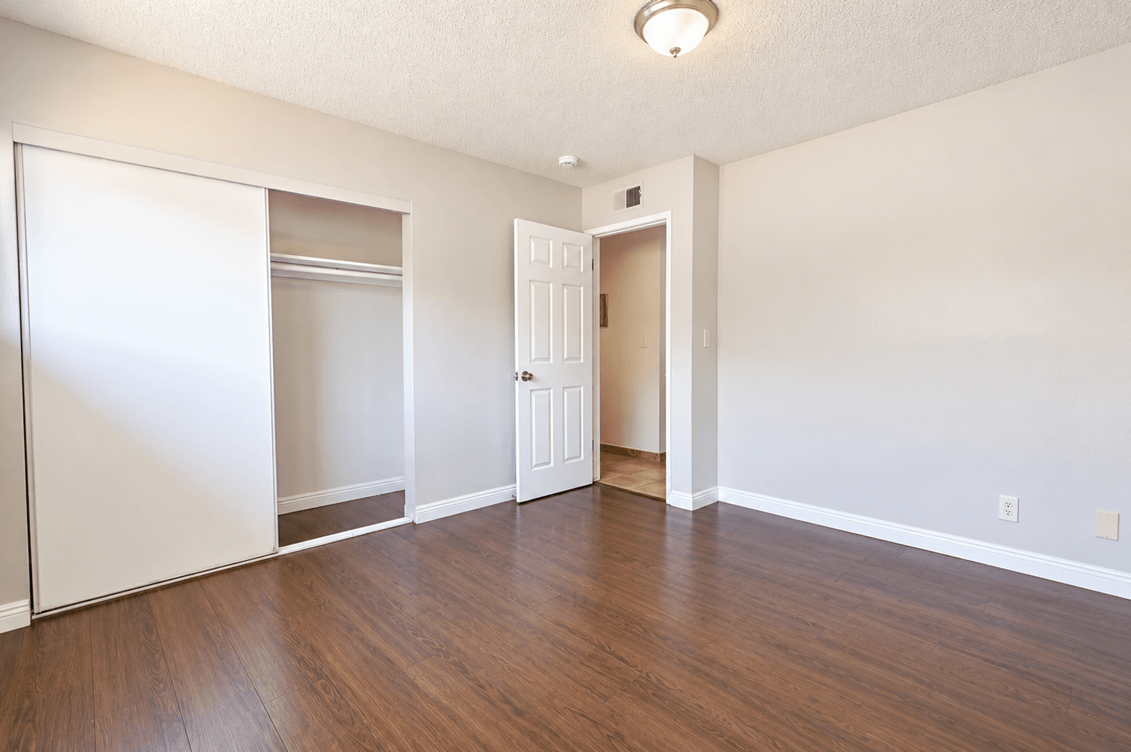 Upland Apartment: 571 E Richland St