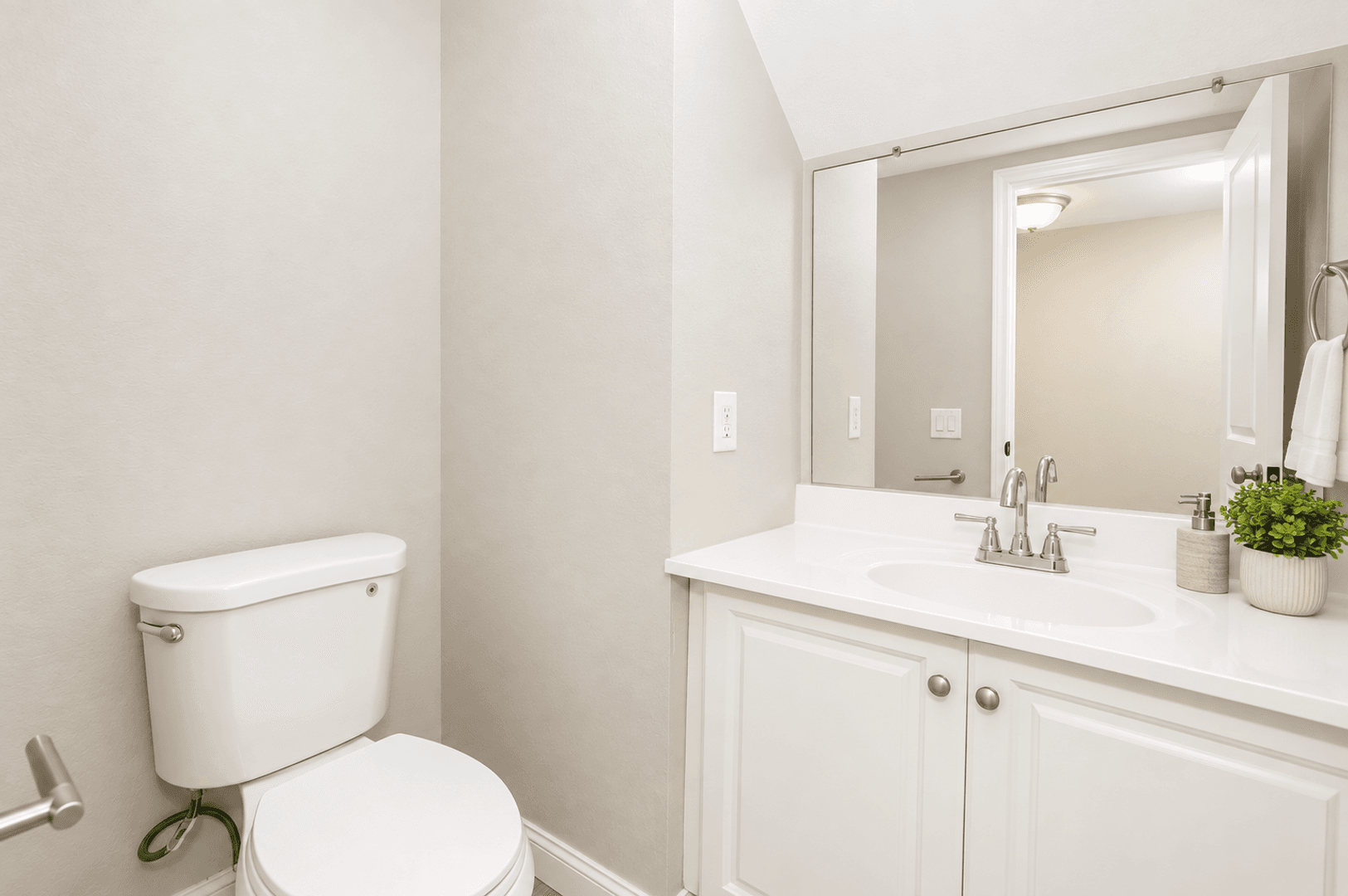 Ontario Apartment: 1112 S. Cypress Ave.
