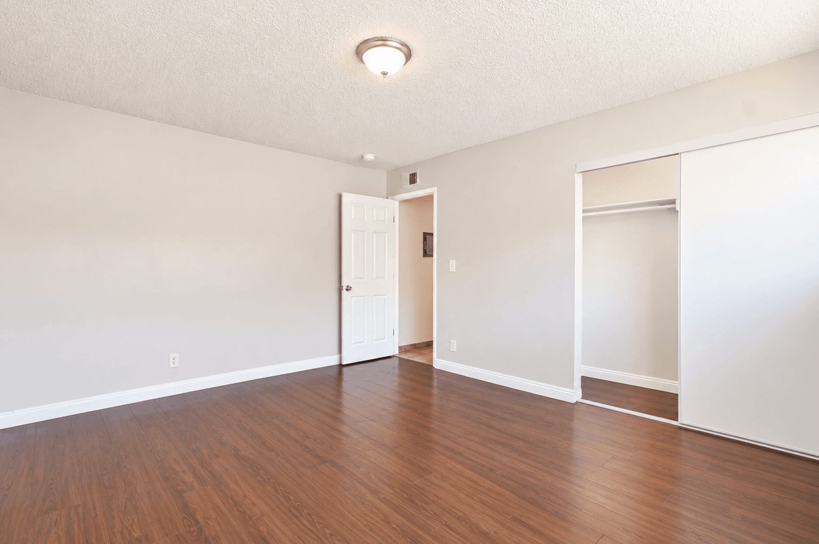 Upland Apartment: 571 E Richland St