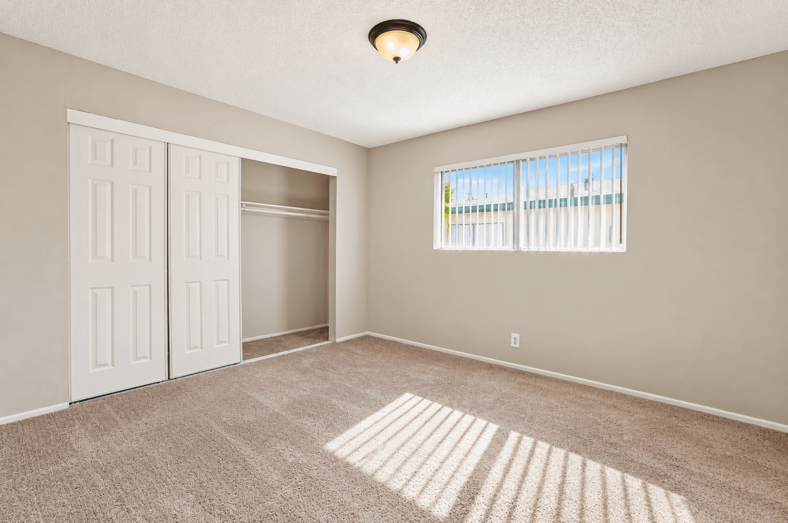 Corona Apartment: 461-587 River Rd