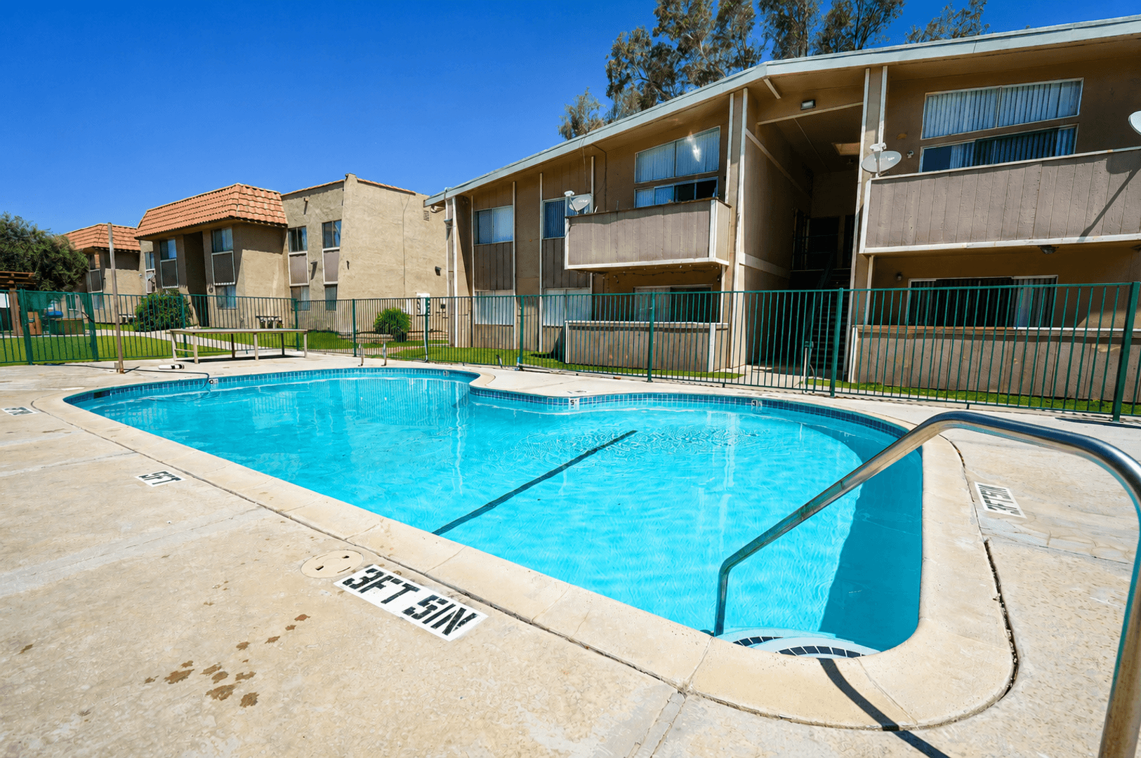 Banning Apartment: 5001-5059 W Wilson St