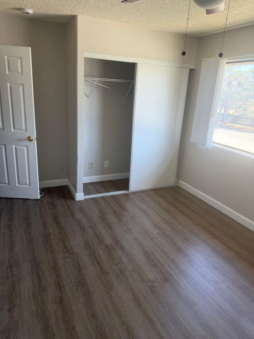 Banning Apartment: 5001-5059 W Wilson St