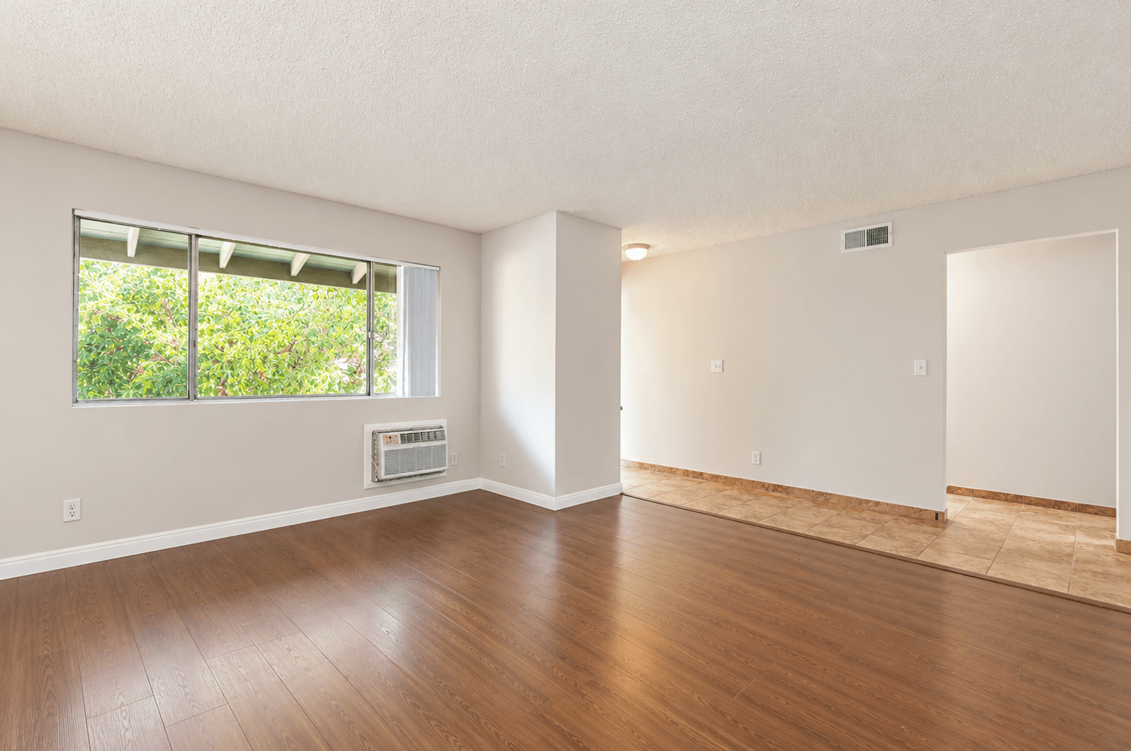 Upland Apartment: 571 E Richland St