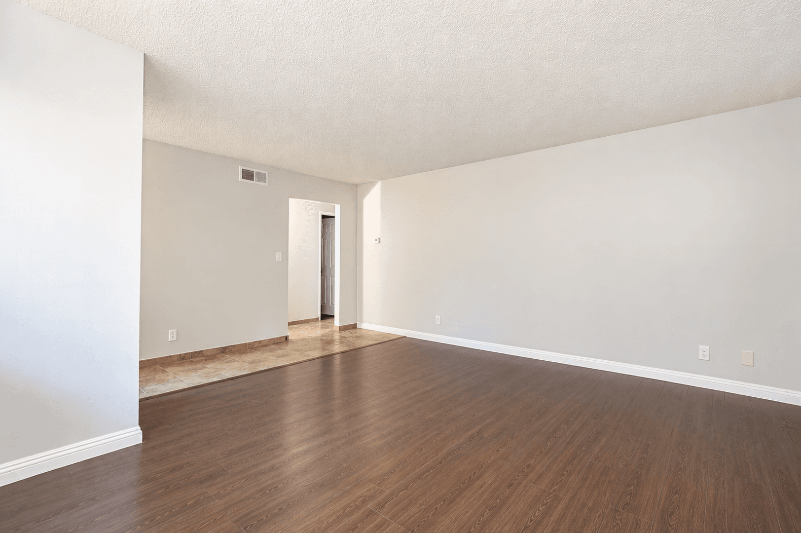 Upland Apartment: 571 E Richland St