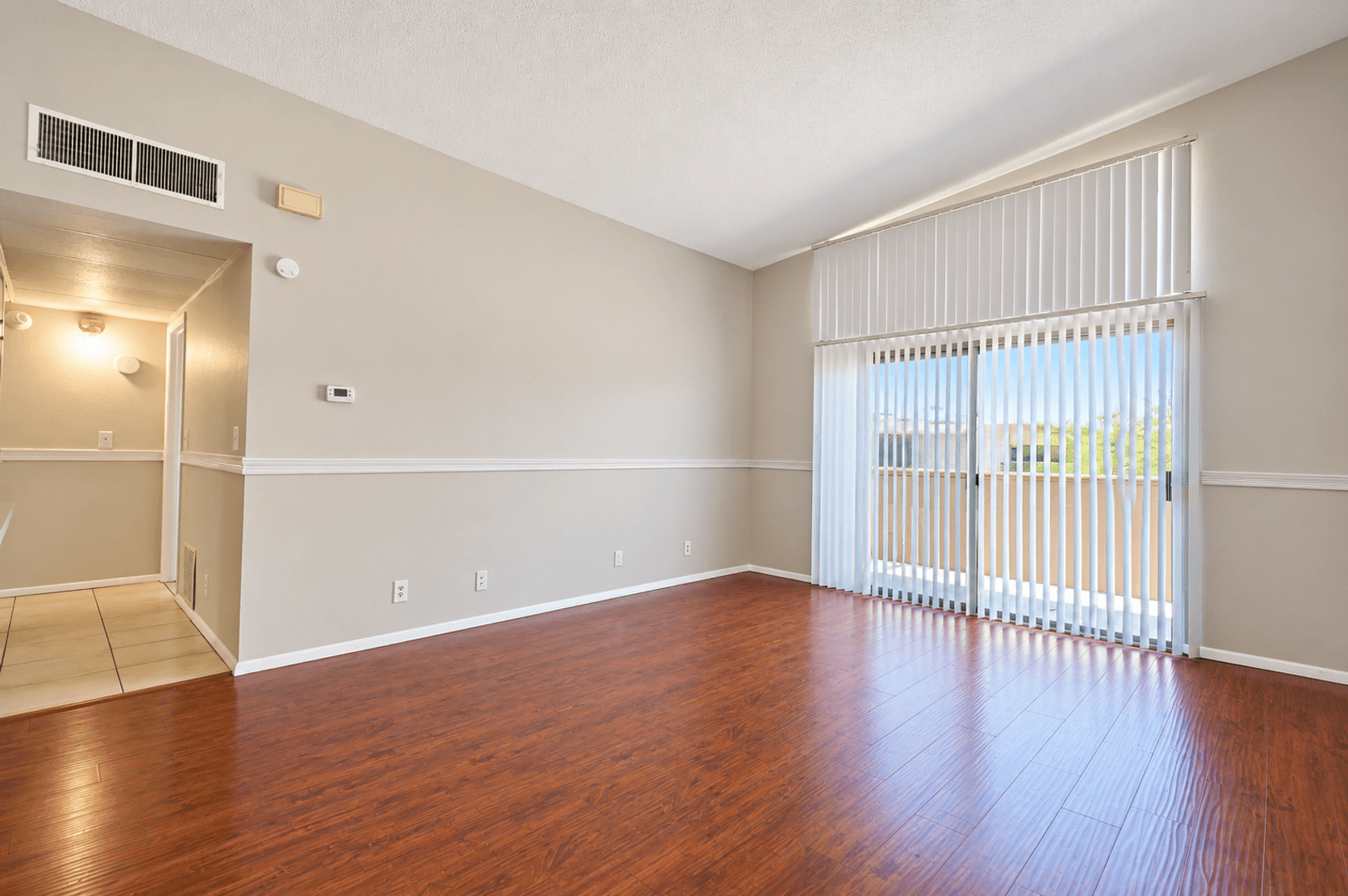 Banning Apartment: 5001-5059 W Wilson St