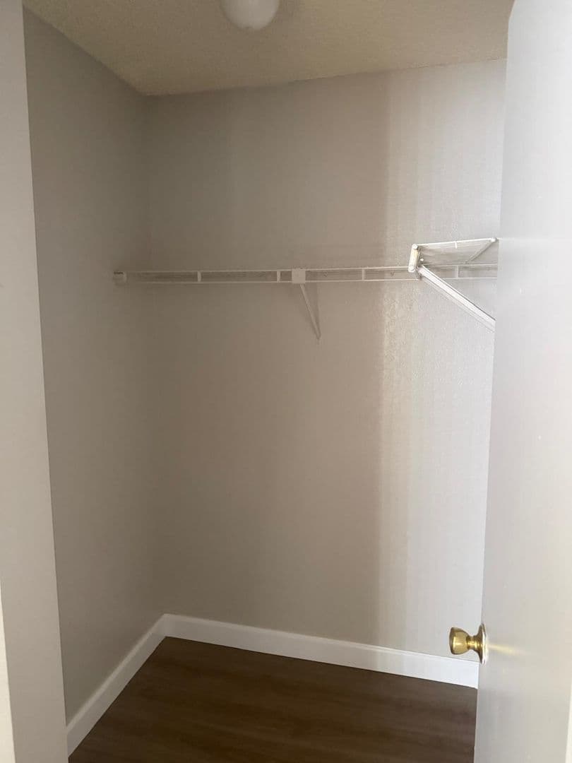 Banning Apartment: 5001-5059 W Wilson St