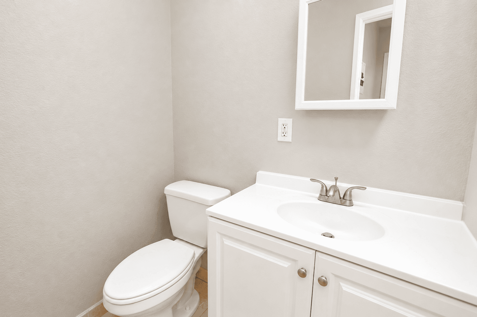 Corona Apartment: 461-587 River Rd