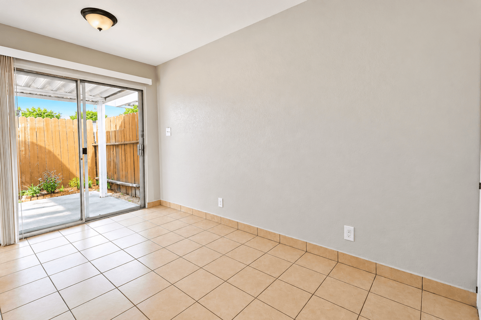 Corona Apartment: 461-587 River Rd