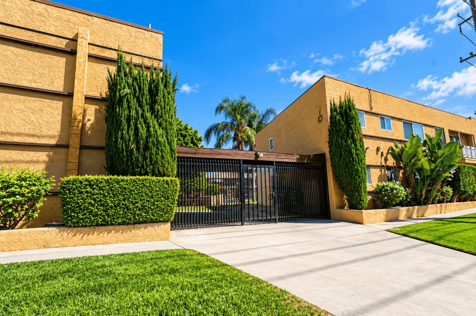 Pomona Apartment: 766-812 S. Dudley St..