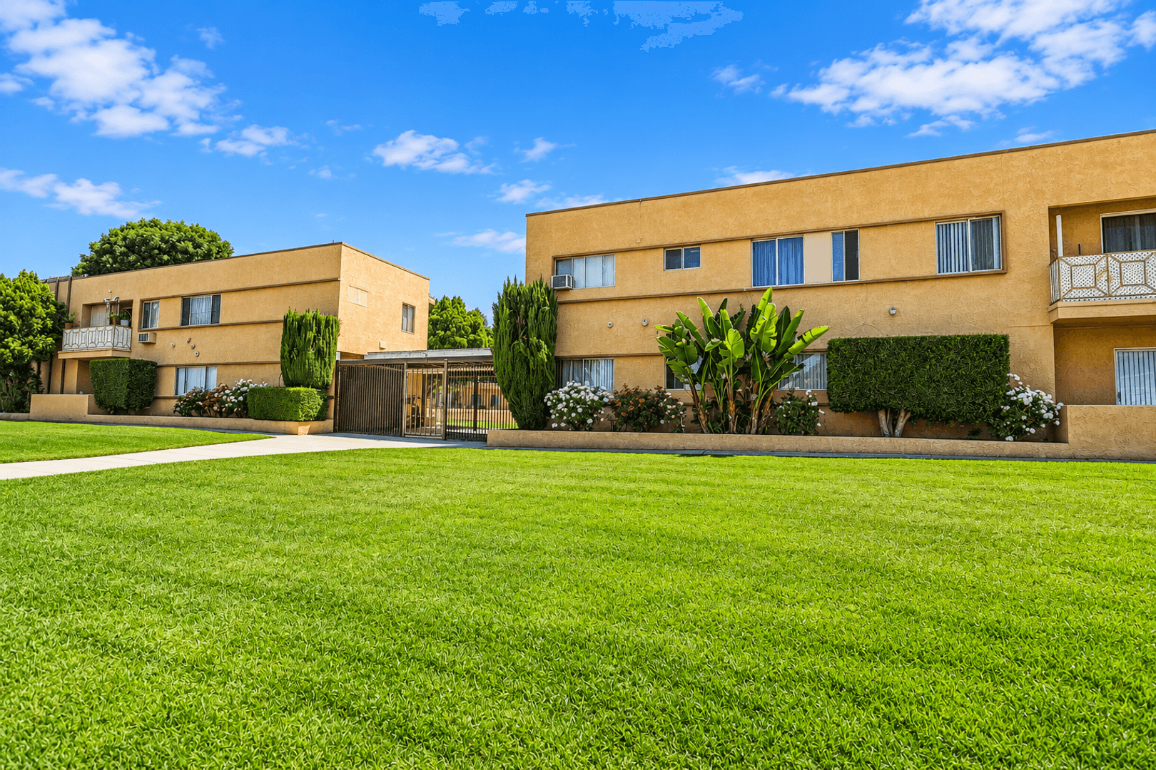 Pomona Apartment: 766-812 S. Dudley St..