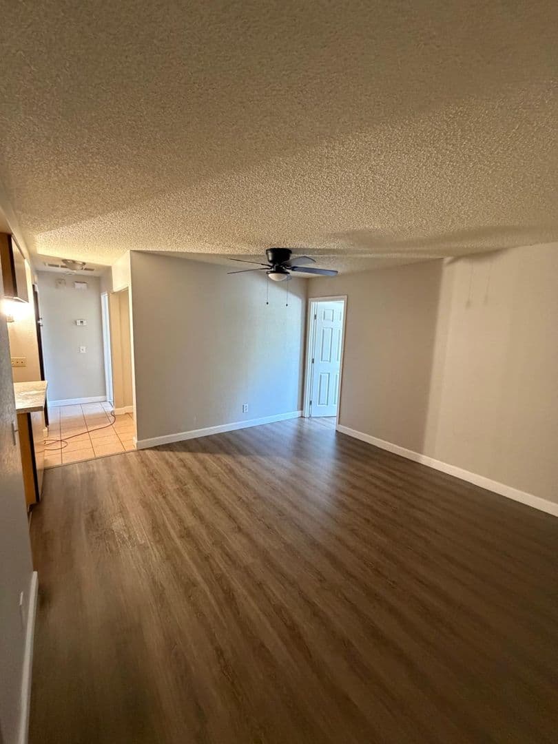 Banning Apartment: 5001-5059 W Wilson St