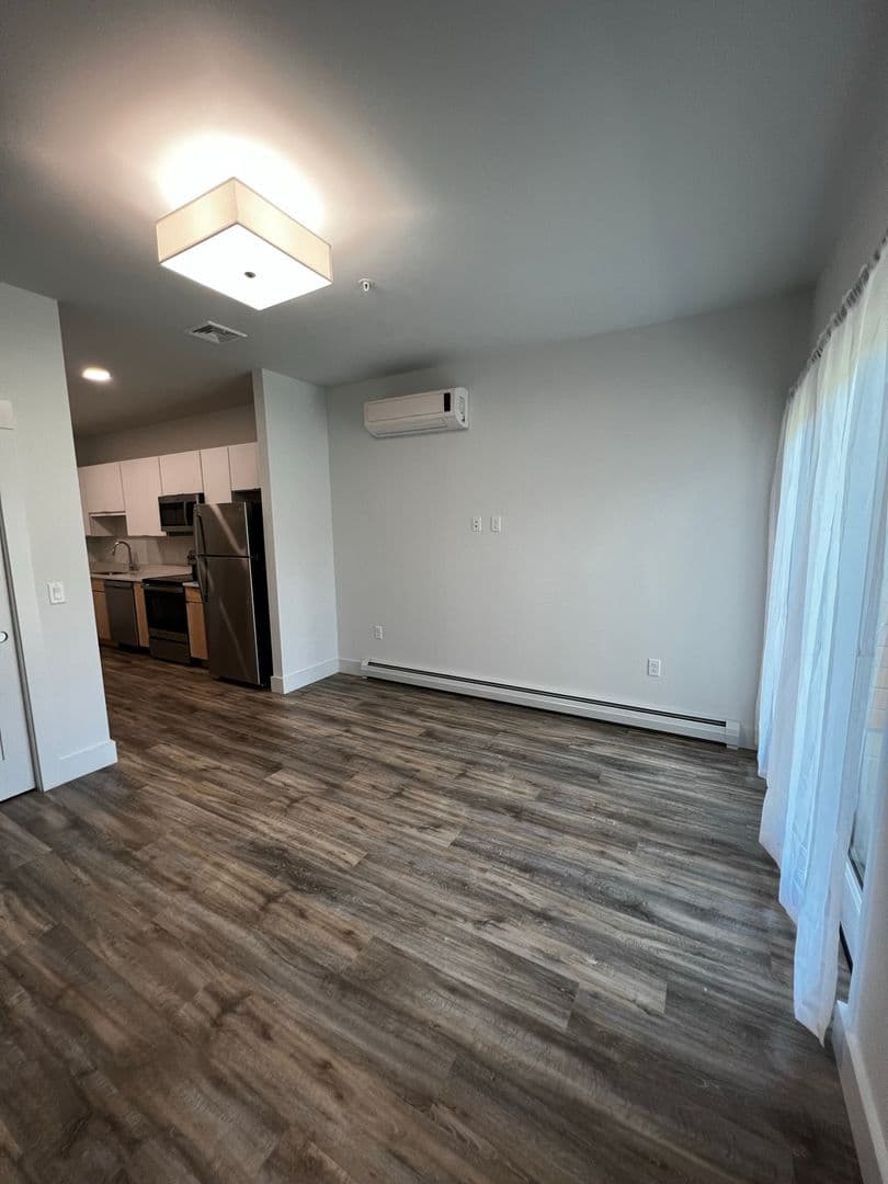 Colchester Apartment: 121 Shea Drive