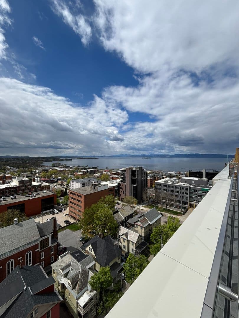 Burlington Apartment: 140 Bank Street