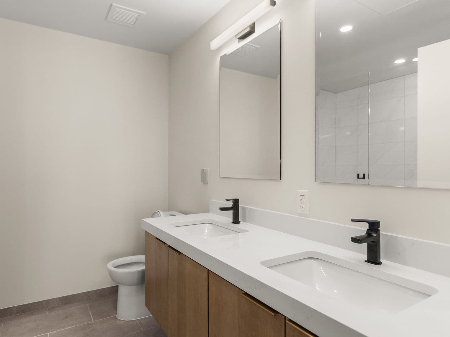 Burlington Apartment: 125 Cambrian Way
