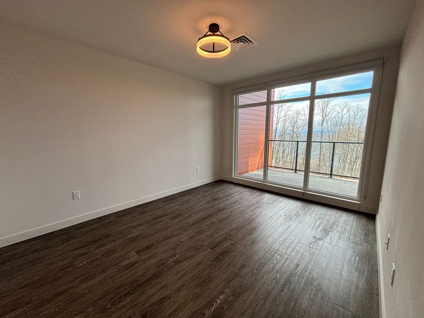 Burlington Apartment: 125 Cambrian Way