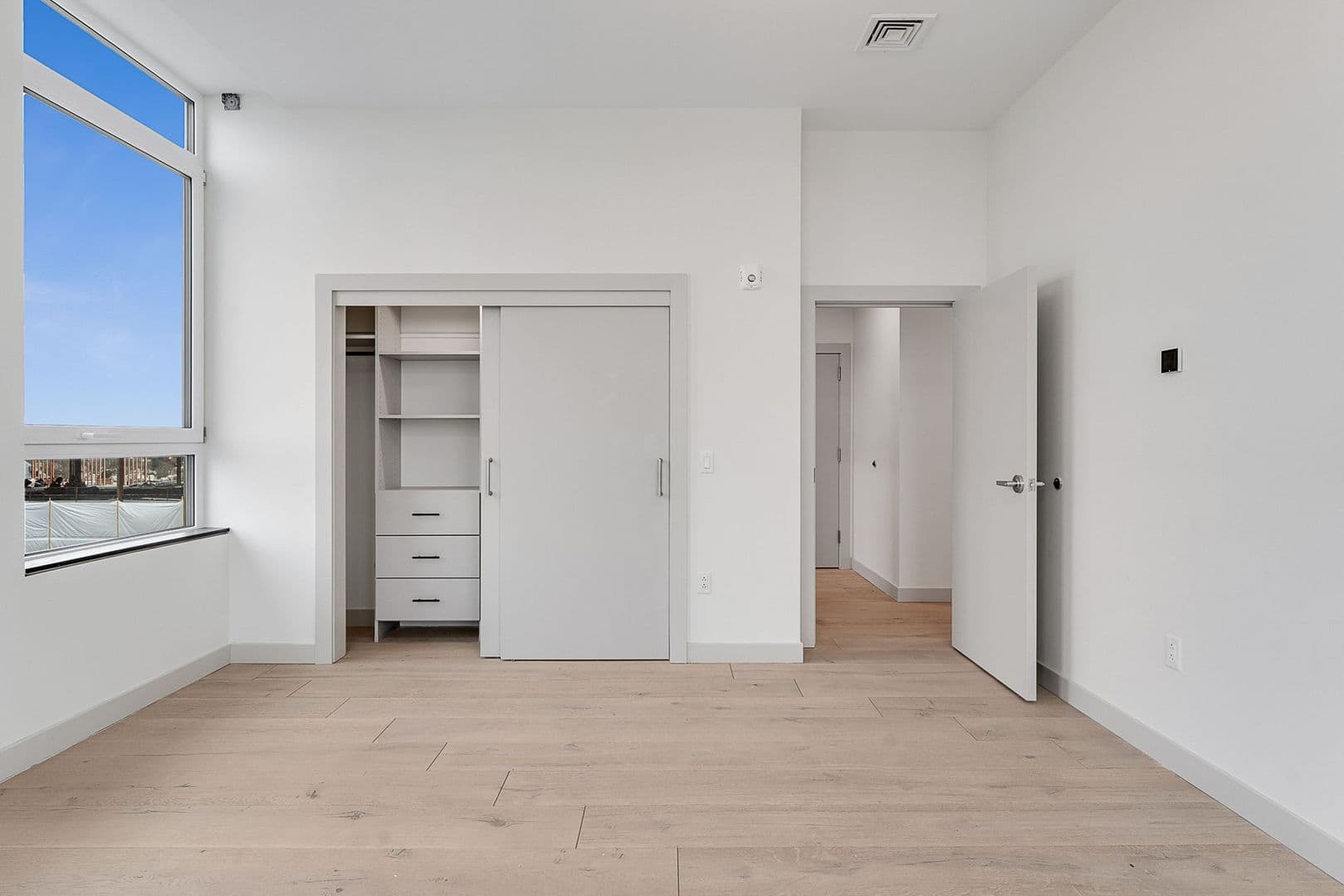 Burlington Apartment: 140 Bank Street