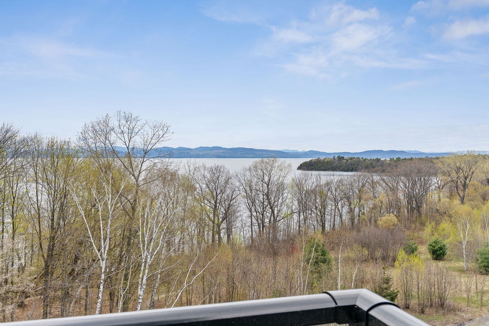 Burlington Apartment: 125 Cambrian Way