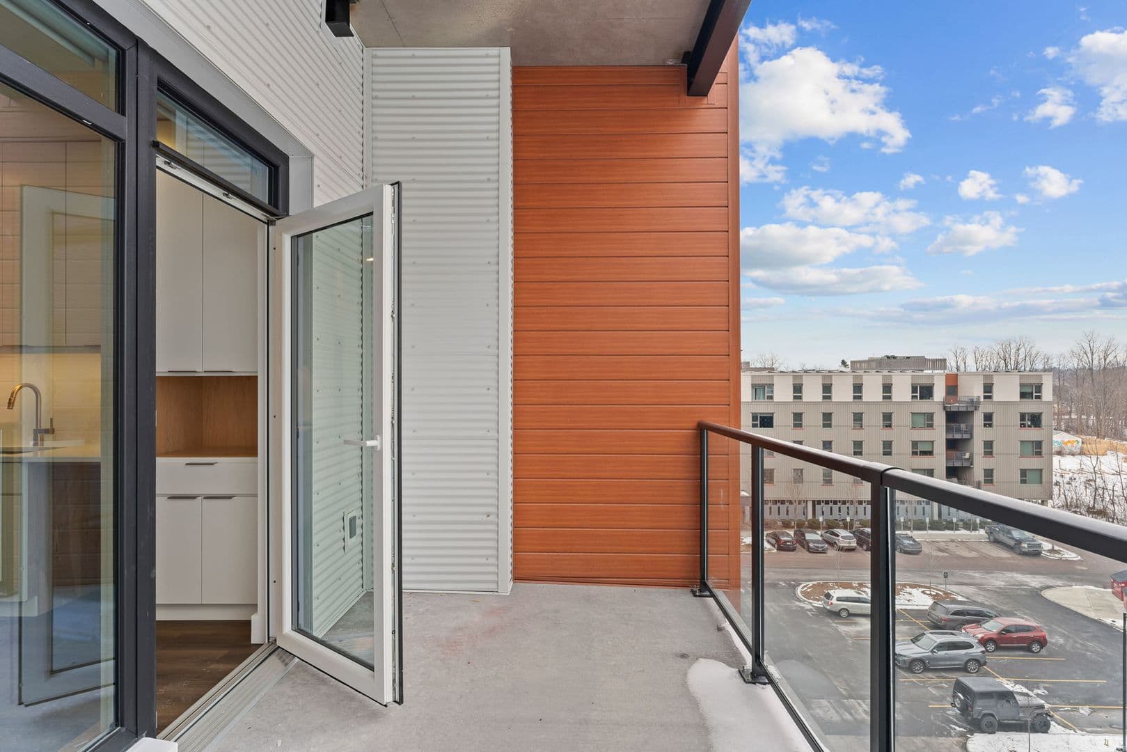 Burlington Apartment: 125 Cambrian Way