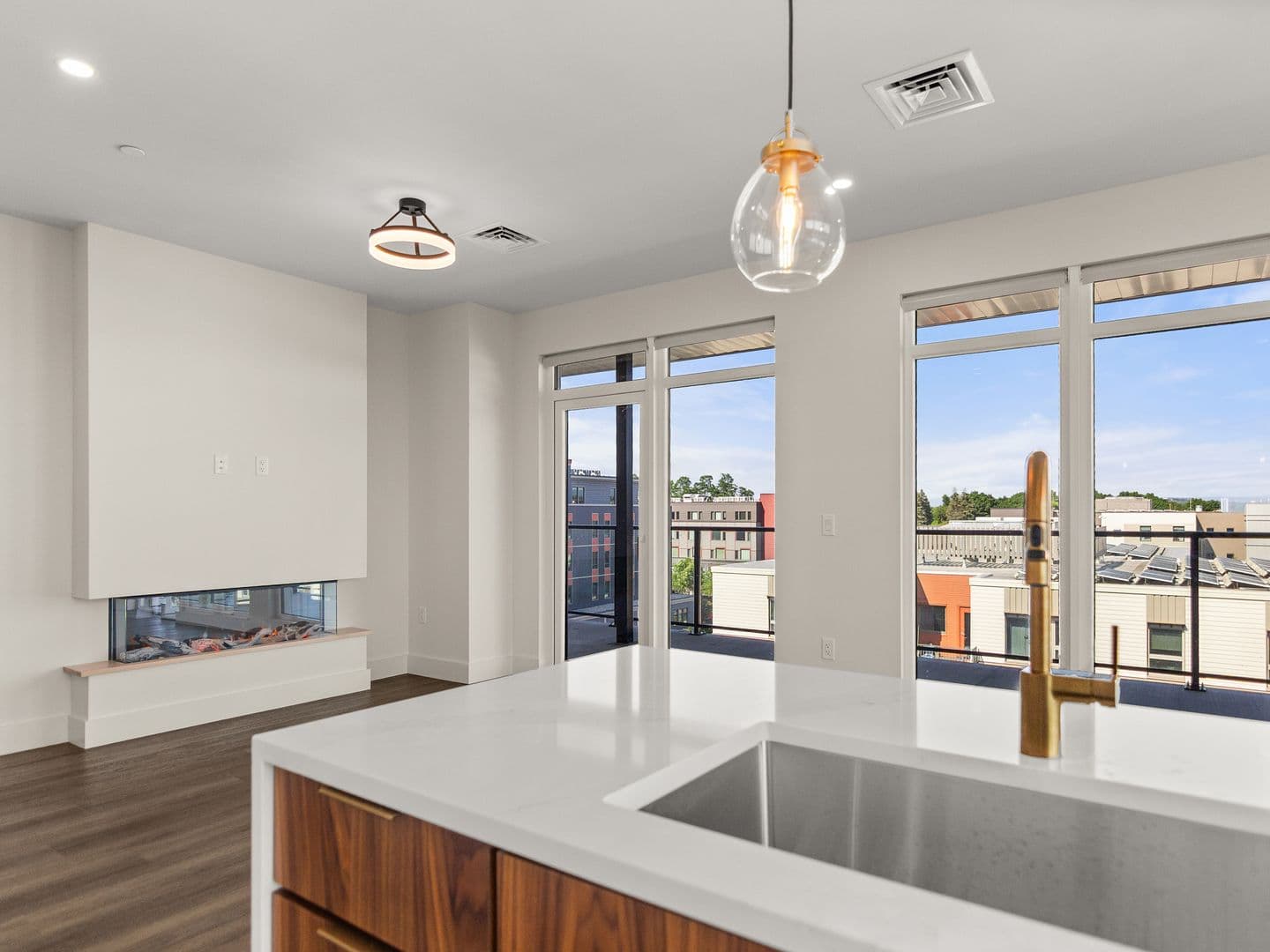 Burlington Apartment: 125 Cambrian Way