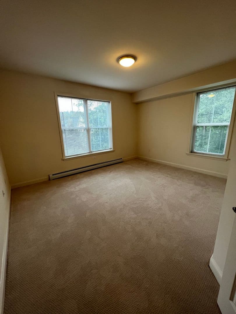Burlington Apartment: 195 Bayberry Circle