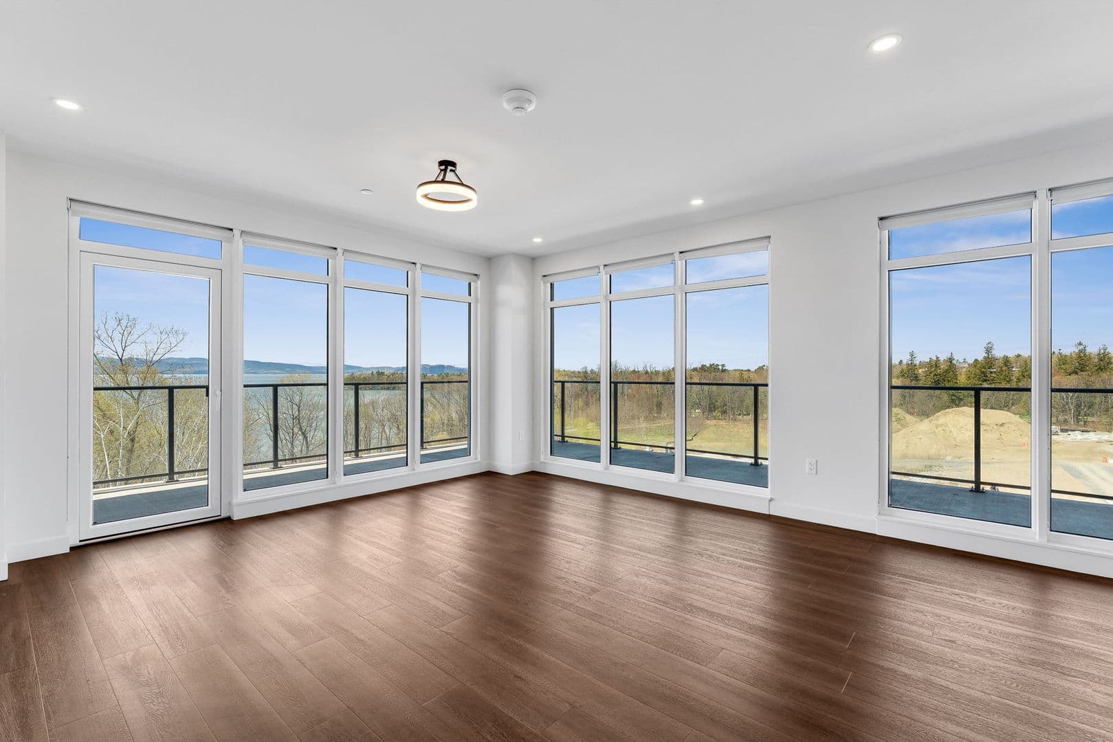 Burlington Apartment: 125 Cambrian Way