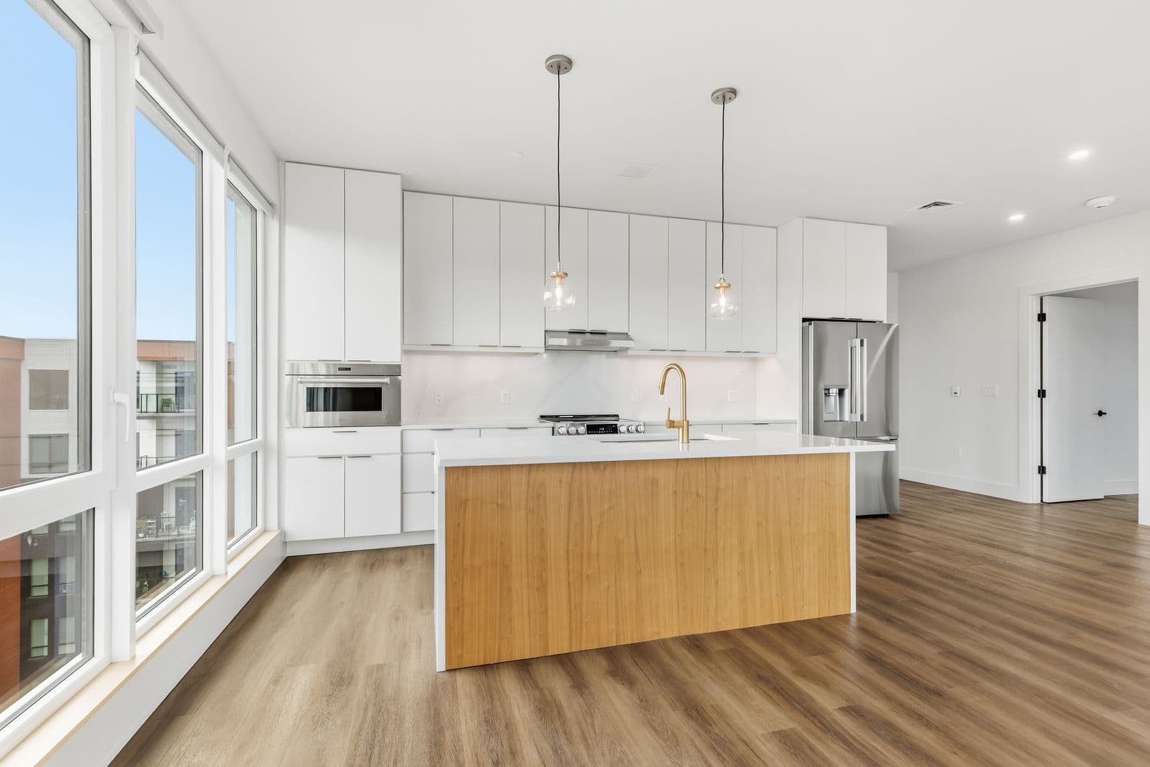 Burlington Apartment: 125 Cambrian Way