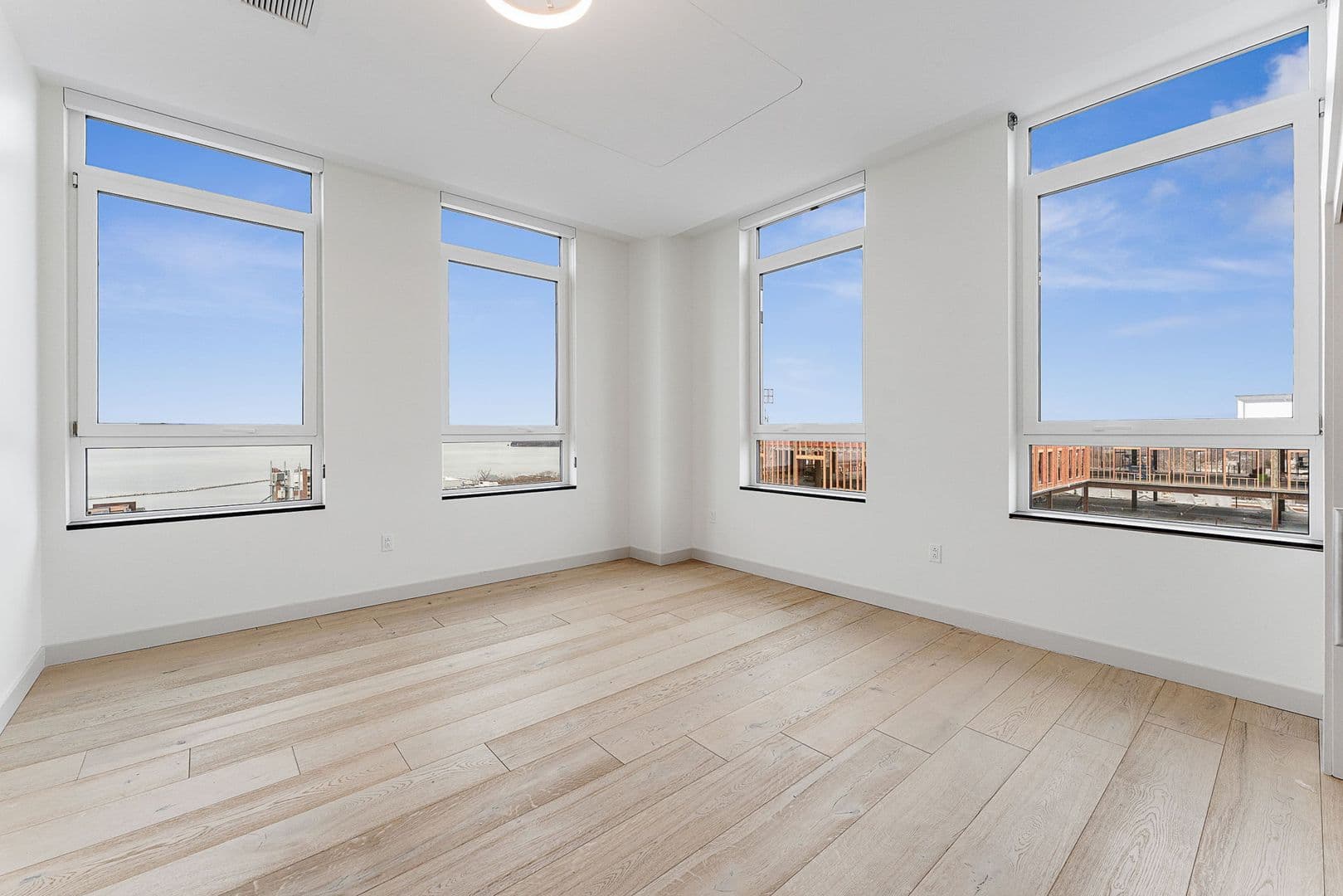 Burlington Apartment: 140 Bank Street