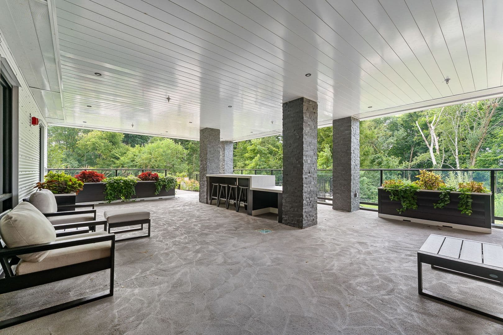 Burlington Apartment: 125 Cambrian Way
