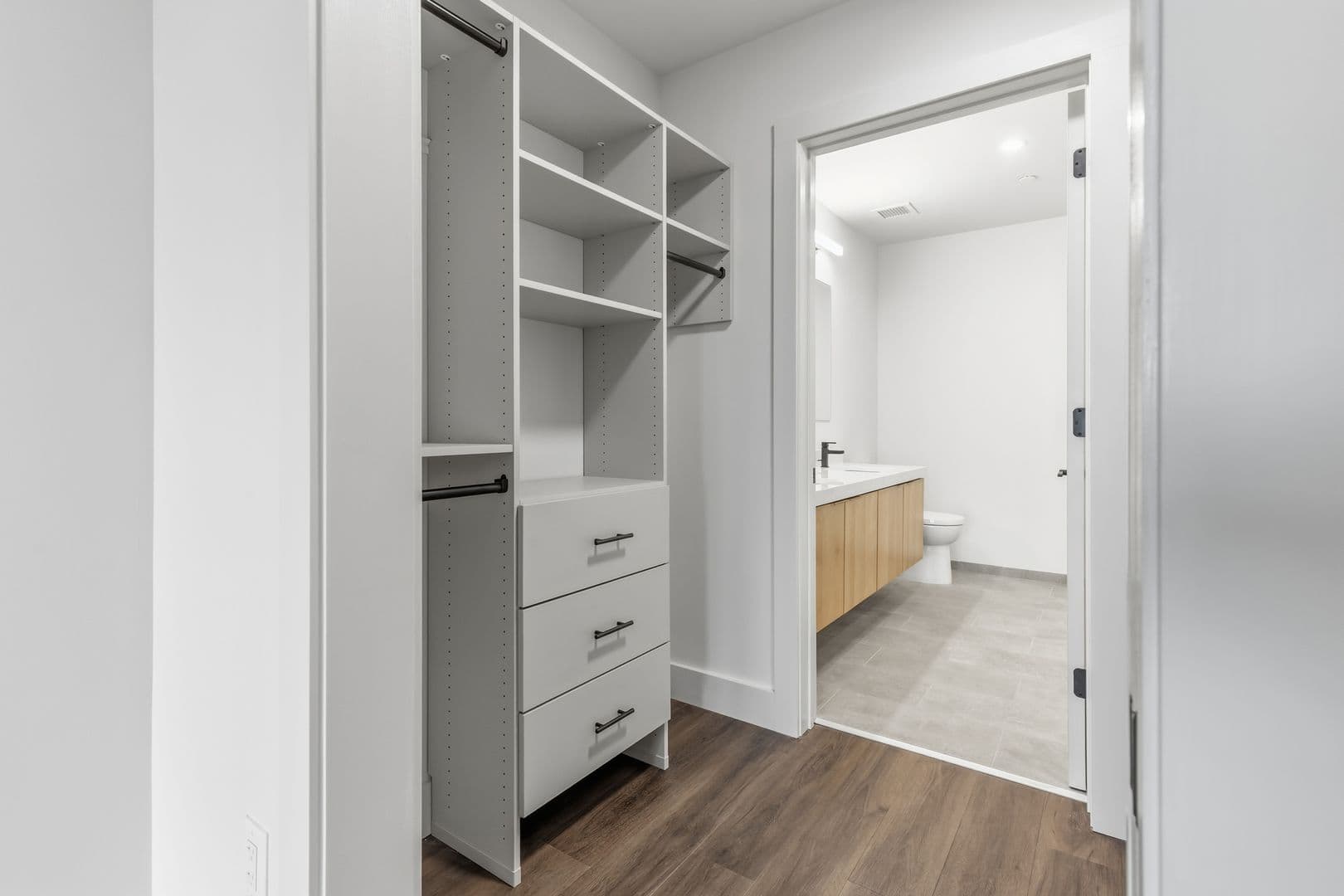 Burlington Apartment: 125 Cambrian Way