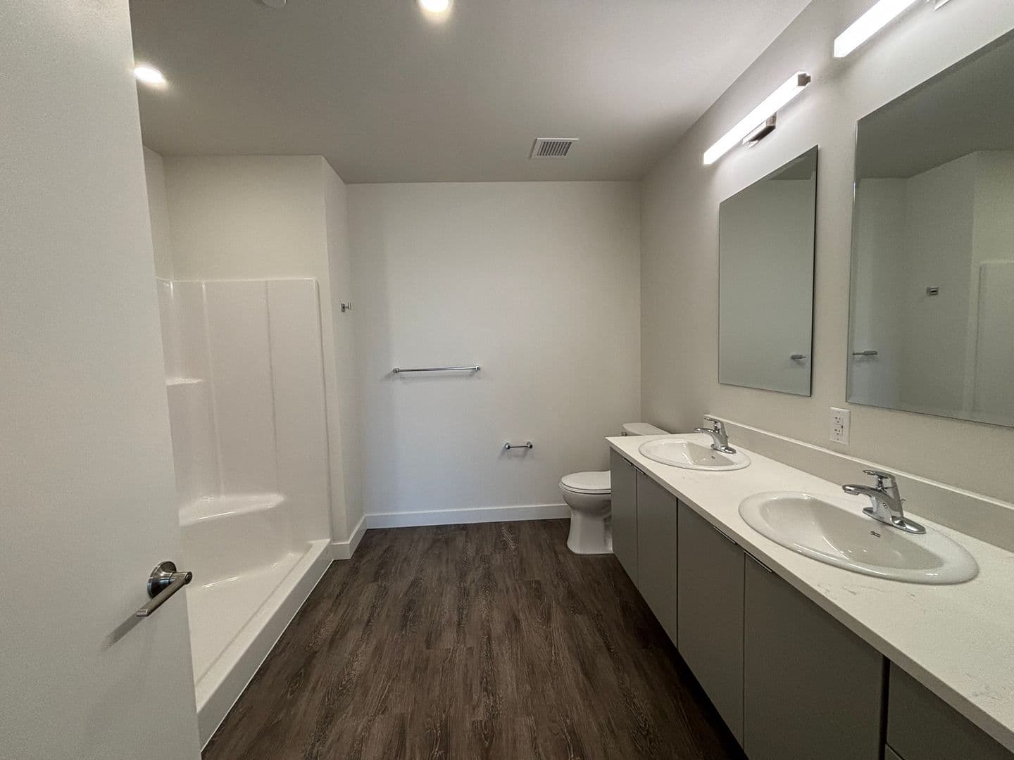 Burlington Apartment: 125 Cambrian Way