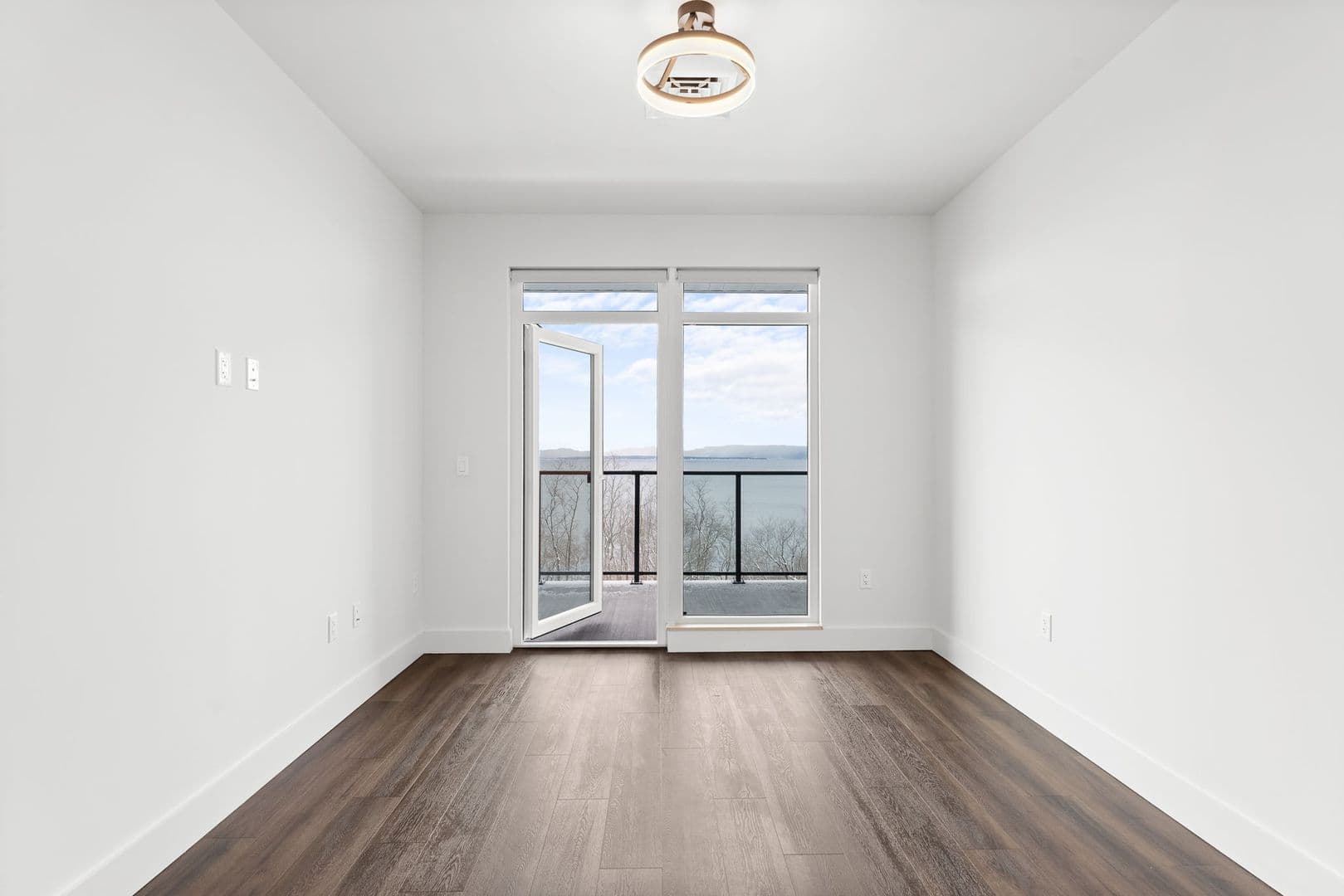 Burlington Apartment: 125 Cambrian Way