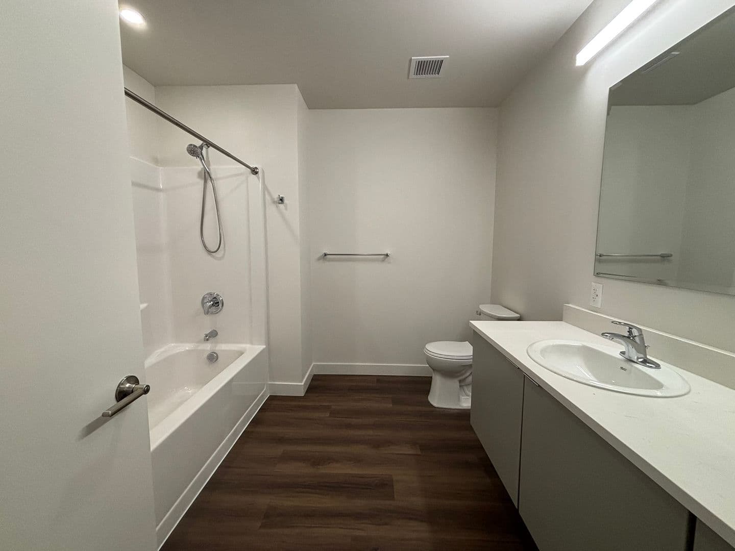 Burlington Apartment: 125 Cambrian Way