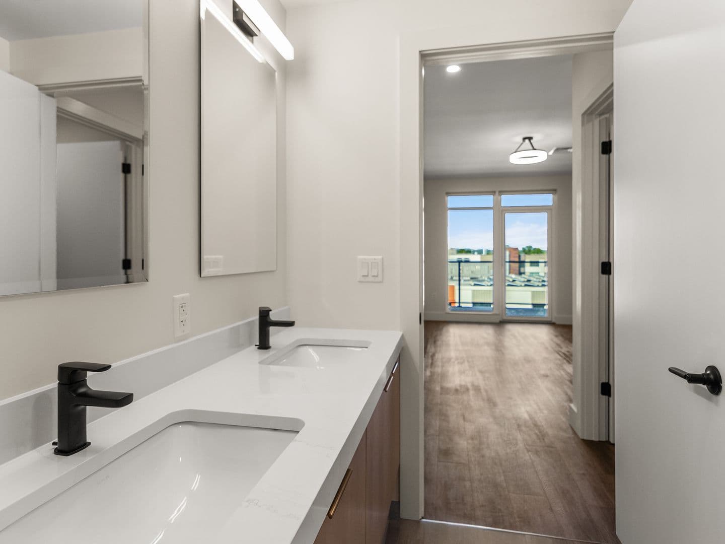 Burlington Apartment: 125 Cambrian Way