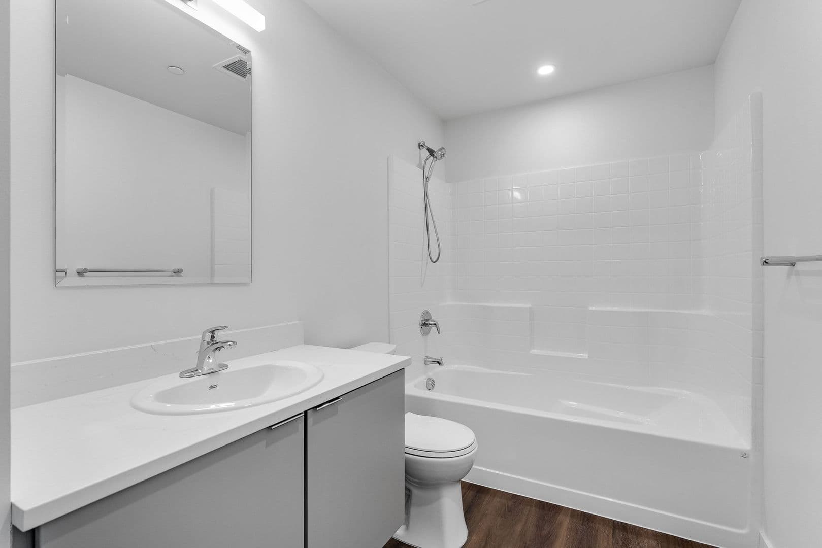 Burlington Apartment: 125 Cambrian Way