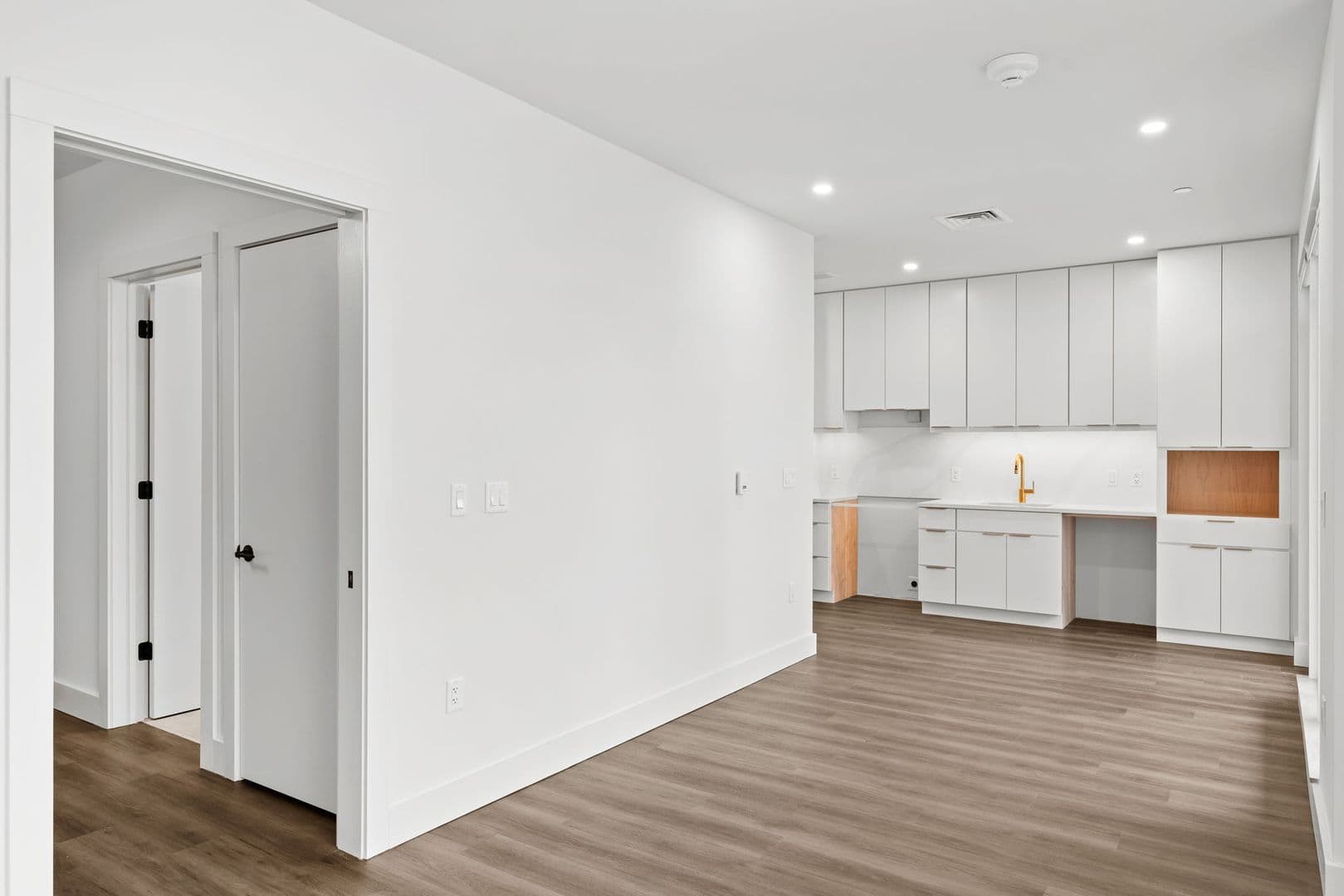 Burlington Apartment: 125 Cambrian Way