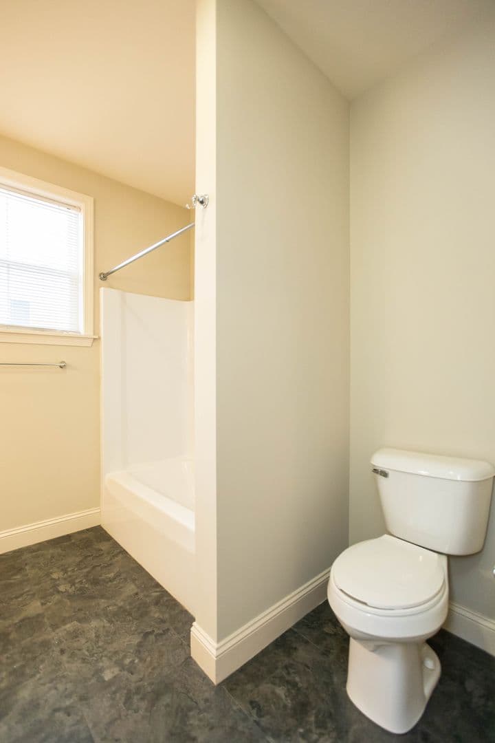 Burlington Apartment: 228 Bayberry Circle
