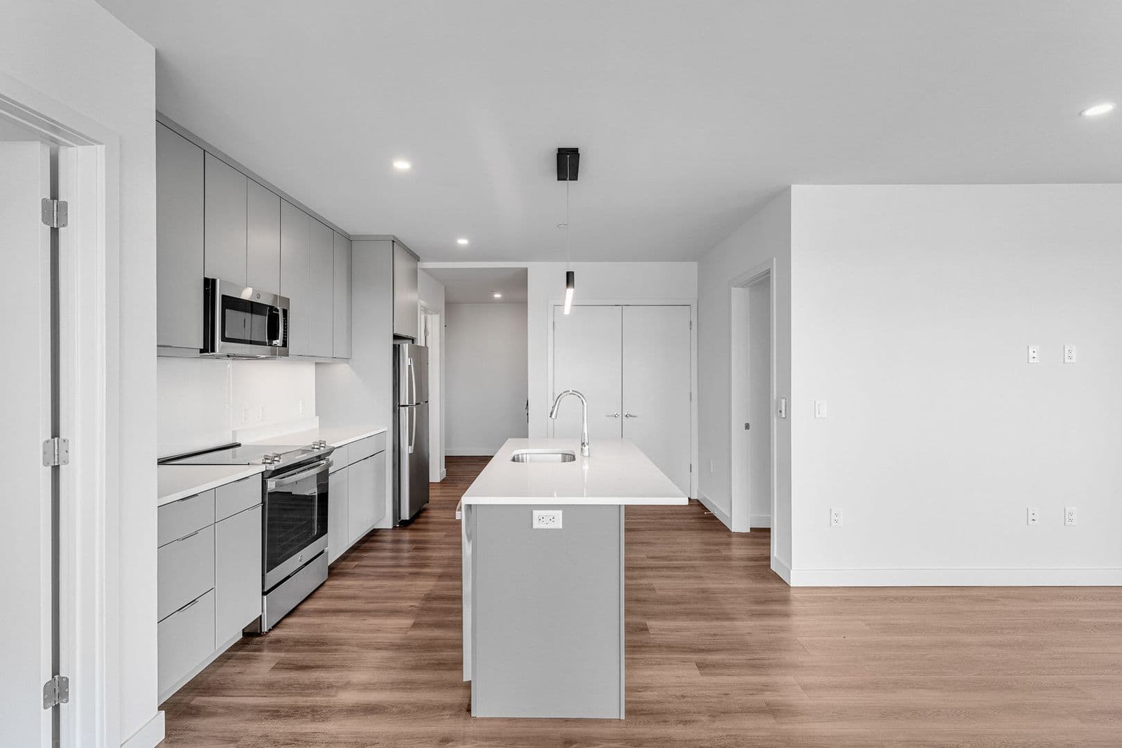 Burlington Apartment: 125 Cambrian Way