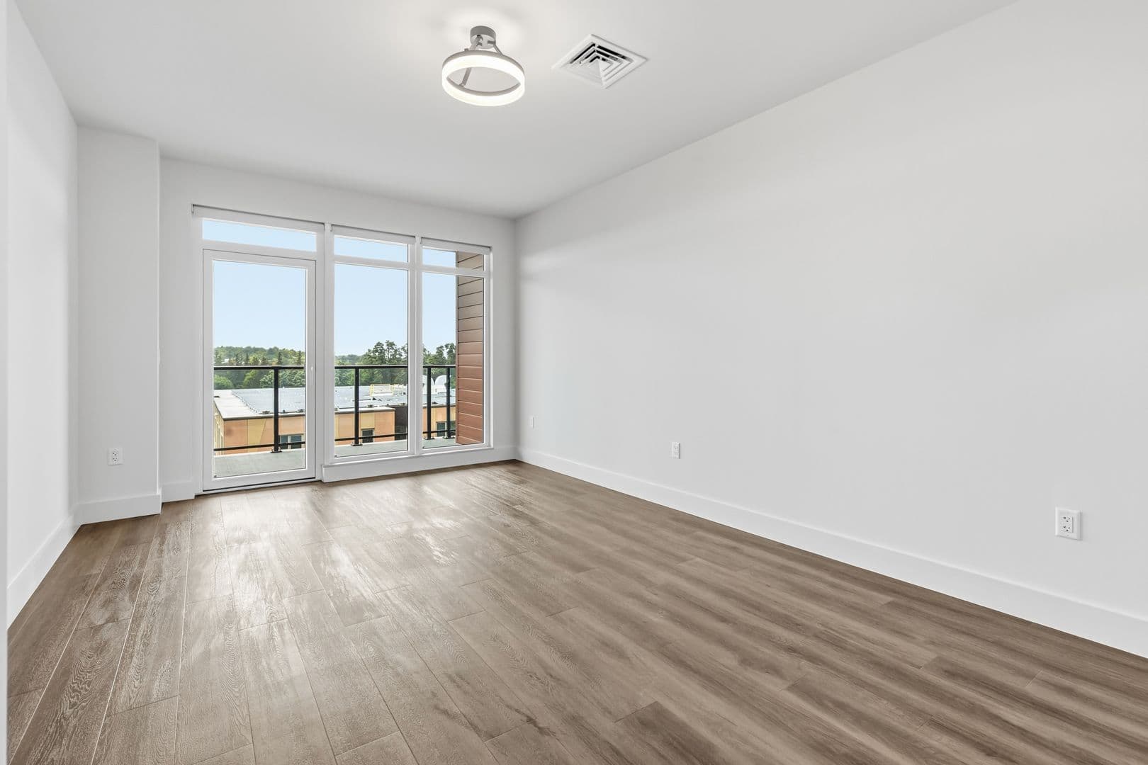 Burlington Apartment: 125 Cambrian Way