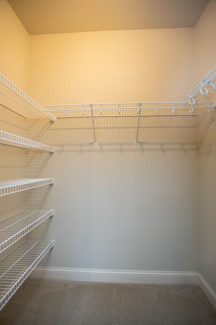 Burlington Apartment: 228 Bayberry Circle