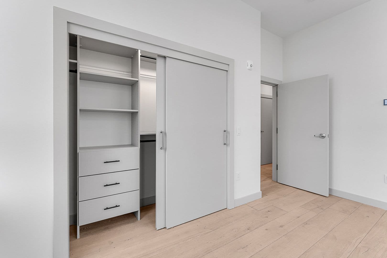 Burlington Apartment: 140 Bank Street