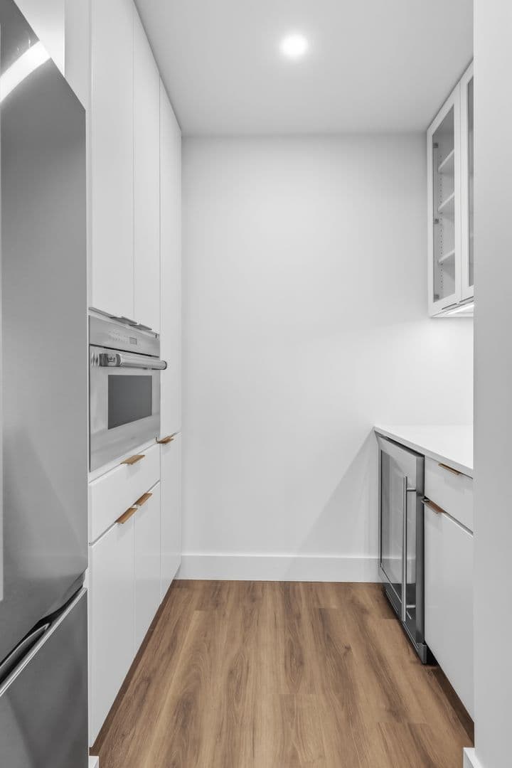 Burlington Apartment: 125 Cambrian Way