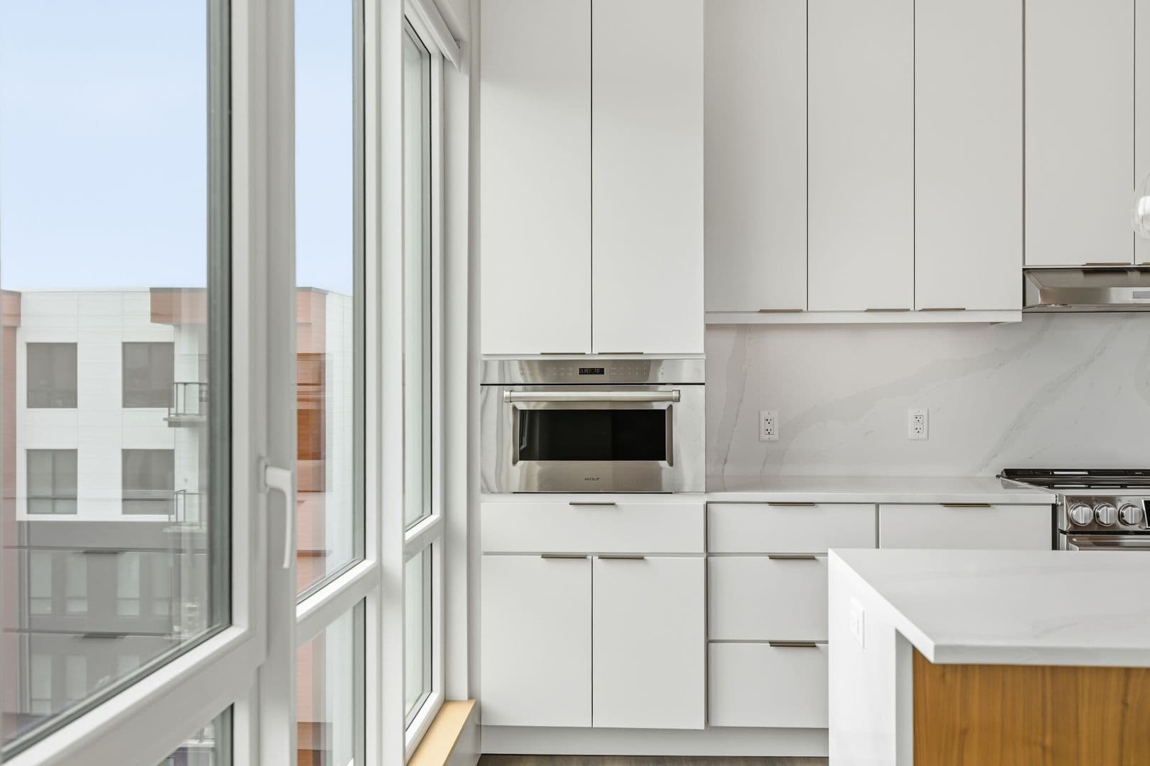 Burlington Apartment: 125 Cambrian Way