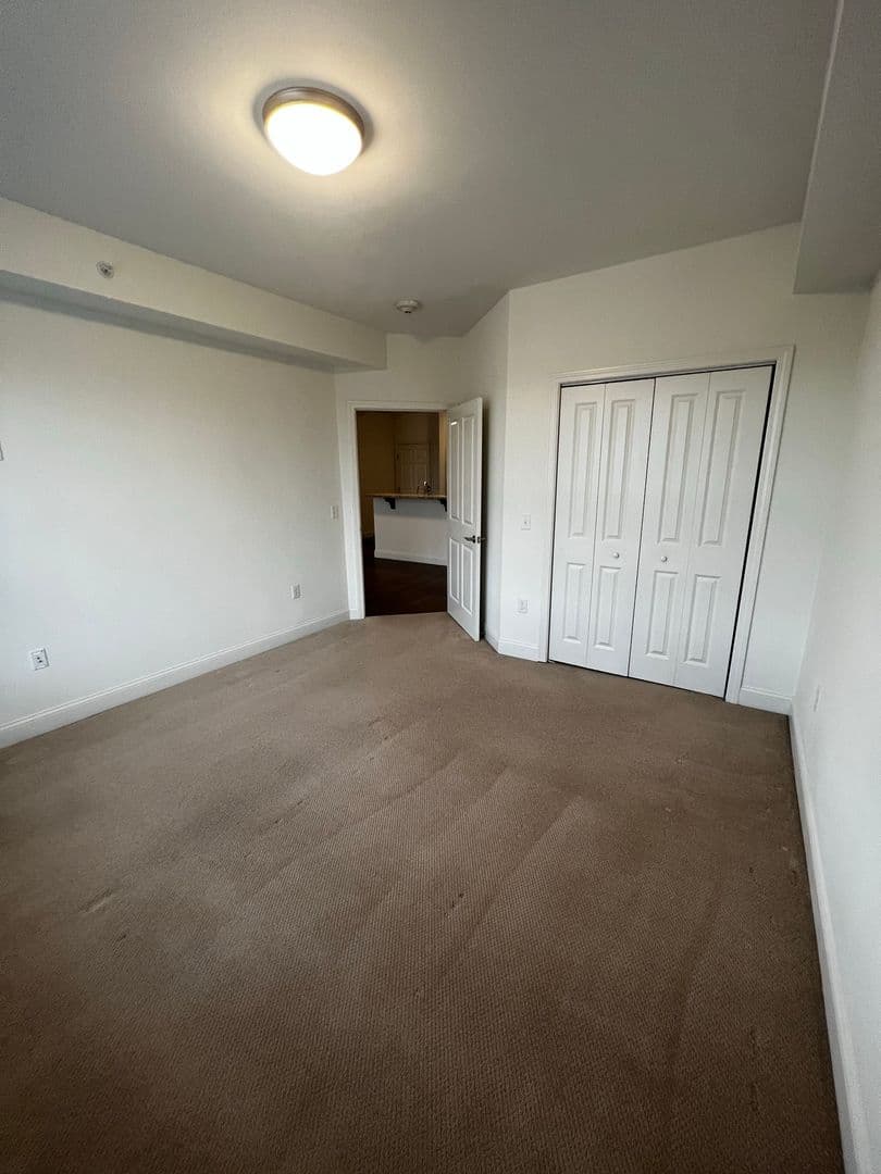 Burlington Apartment: 165 Winterberry Lane
