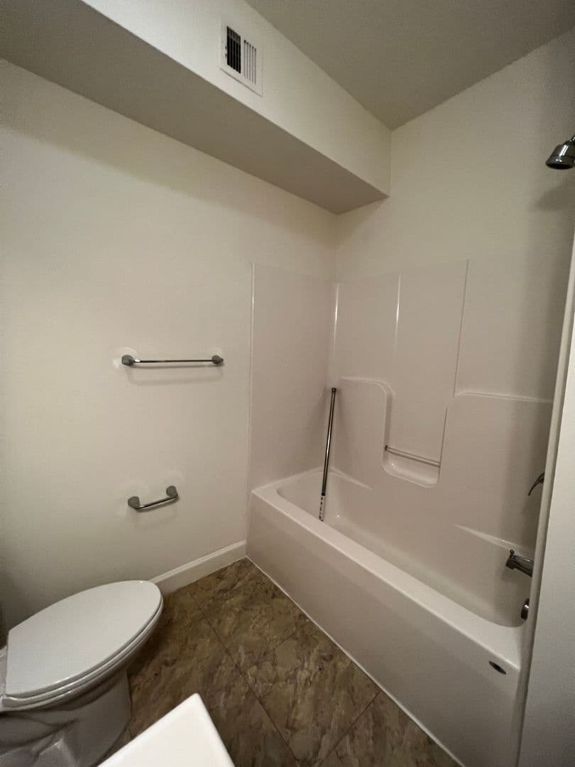 Colchester Apartment: 220 Perimeter Drive